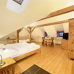 Hotell Garni Mysi Dira 3*
