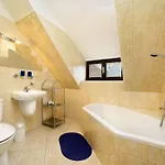 Hotell Garni Mysi Dira 3*