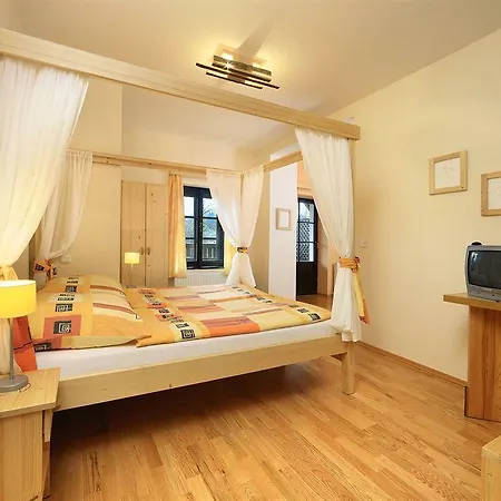 Hotel Garni Mysi Dira